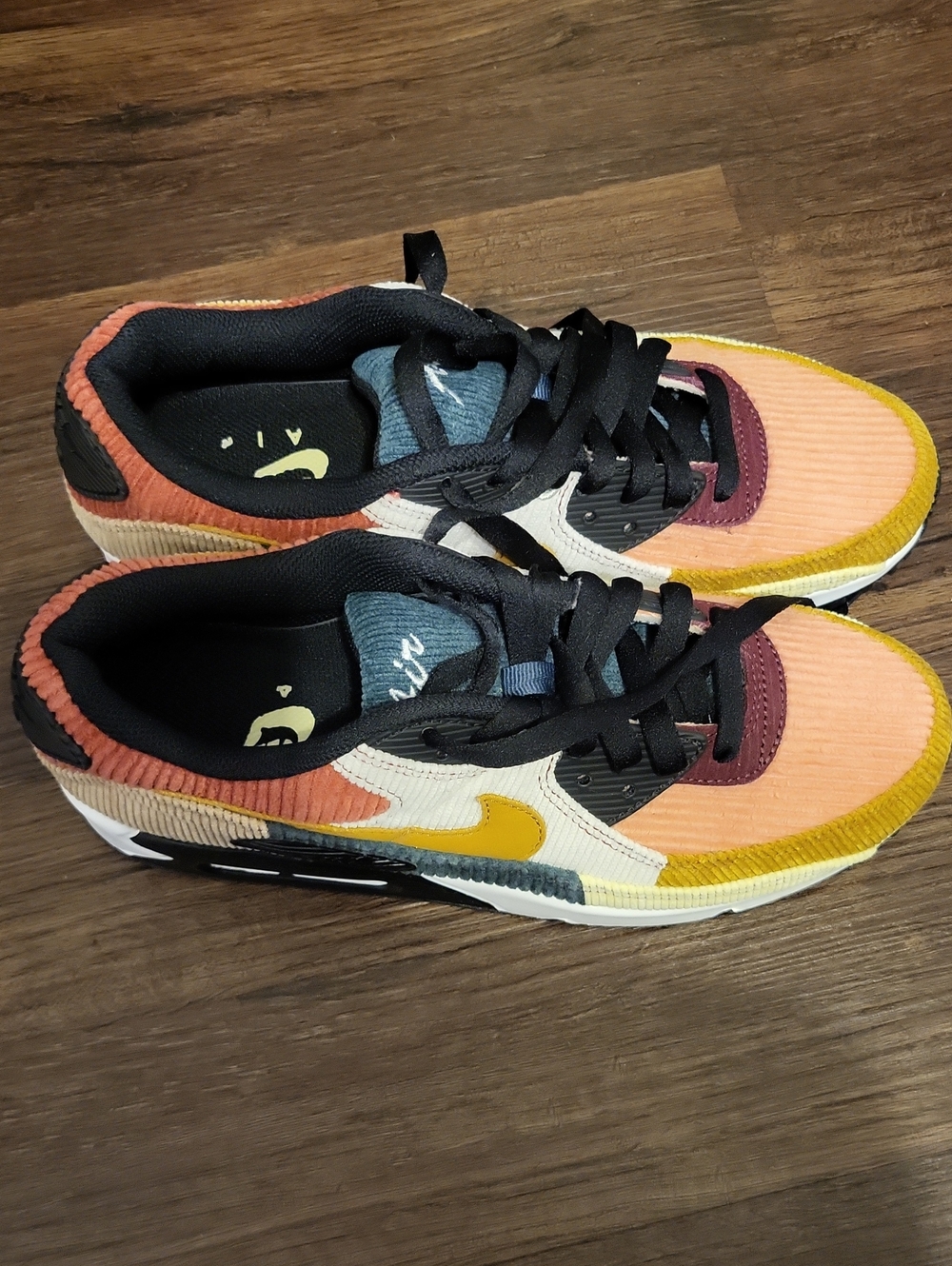 Nike Mens N Women Multicolor Airmax with Yellow Swoosh In Great Condition..